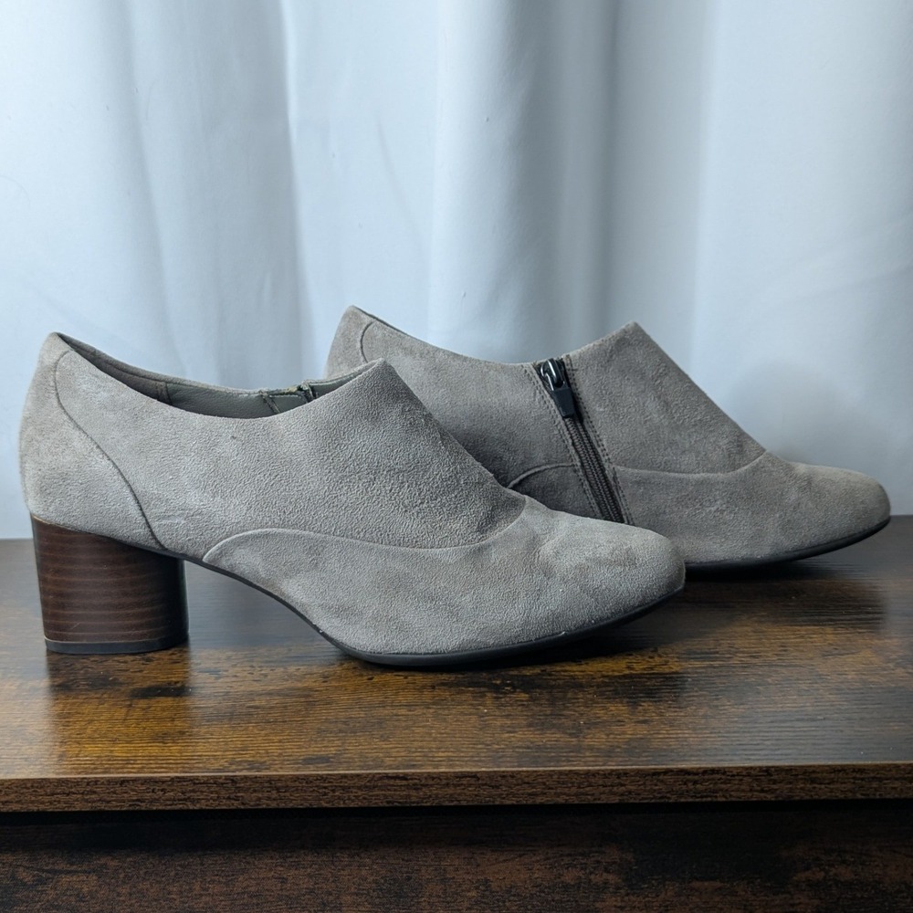 Clarks Unstructured Grey Suede Block Heel Shooties Ankle Boots Size 8.5W